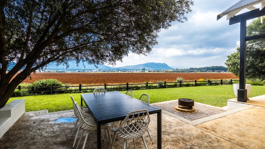 4 Bedroom Property for Sale in The Coves North West